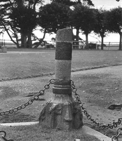 Site of the former cathedral (Place Daniel-Huet), detail: column with memorial plate