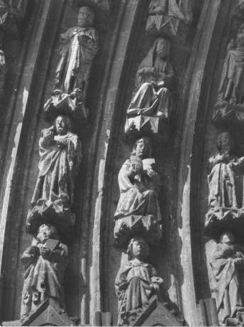 South portal (Portail de la Vierge) lower archivolt figures to the left: apostles and prophets