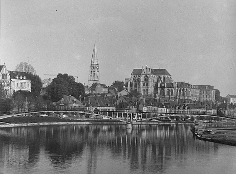 Seen from the river Yonne, from the south east