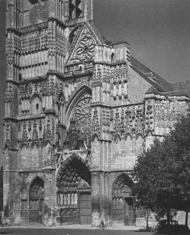 Western facade from the southwest (northwest tower not visible)