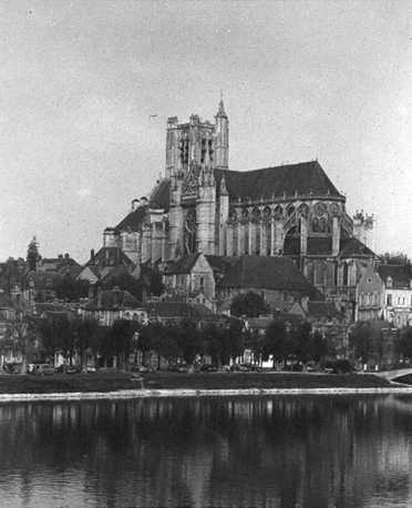 Seen from the river Yonne, from the south east