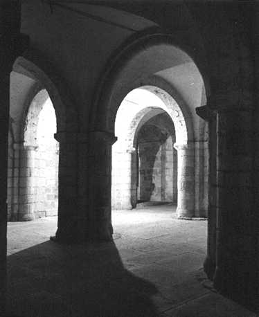 Crypt: nave