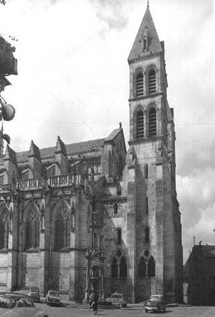 West part of the north front with narthex, towers and fountain