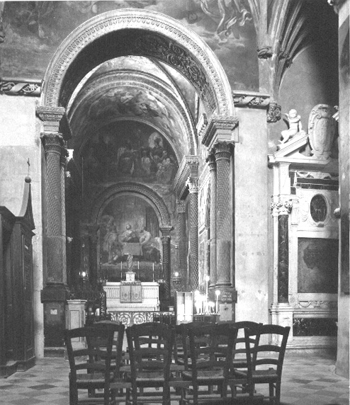 View into Chapelle du Saint Sacrement et Notre-Dame de Tout Pouvoir