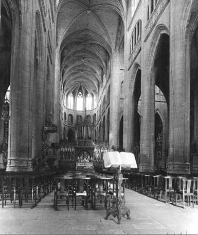 Central nave looking east