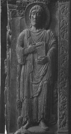 Westportaal, linker portaalwang, detail: Johannes de Evangelist