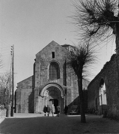 Voormalige priorij Sainte-Trinité; Westfacade van de kerk