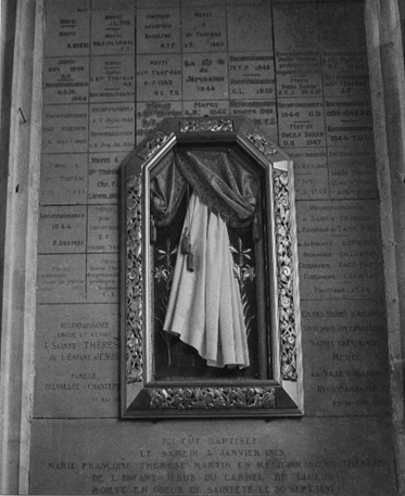 Eerste kapel van het noordelijke zijschip, detail: ex voto wand