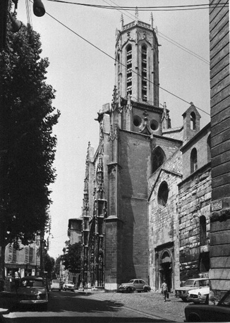 Westfacade met toren vanuit het zuiden