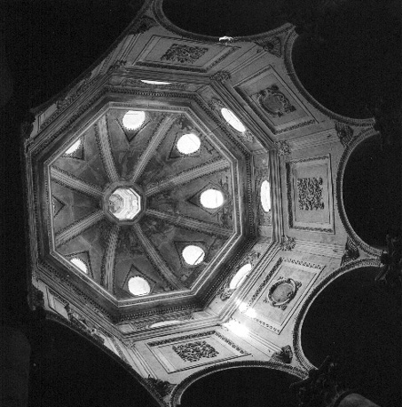Blik in de koepel van het baptisterium