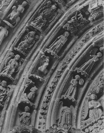 Westfacade, rechter portaal, detail: voussures links