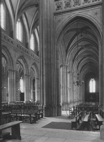 Noordelijk zijschip en middenschip vanuit het noordtransept