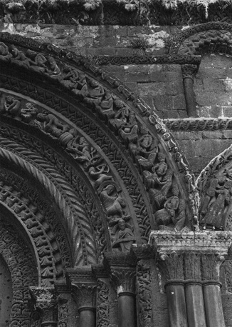Westfacade, middenportaal, voussures rechts