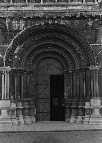 Westfacade, midden portaal