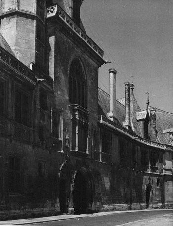 Oostfacade met hoofdingang, vanuit het zuidoosten