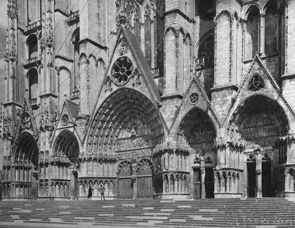 Westfacade, de vijf portalen vanuit het zuidwesten