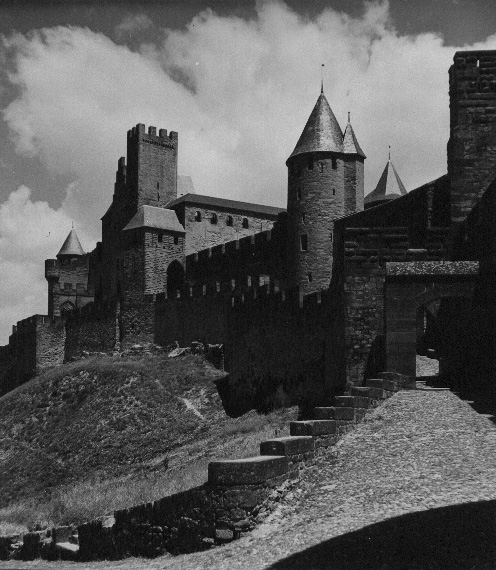 Westelijke ommuring, met Porte d'Aude, Tour de Justice en Château Comtal