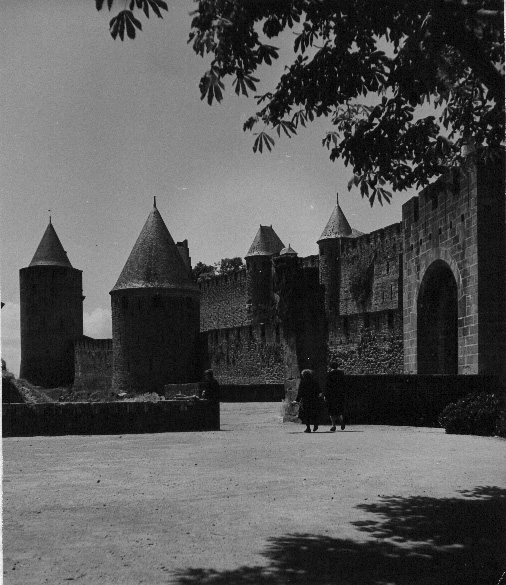 Zuidwestelijke ommuring, met avant-porte Narbonnaise, Tour de la Peyre en Tour de la Vade