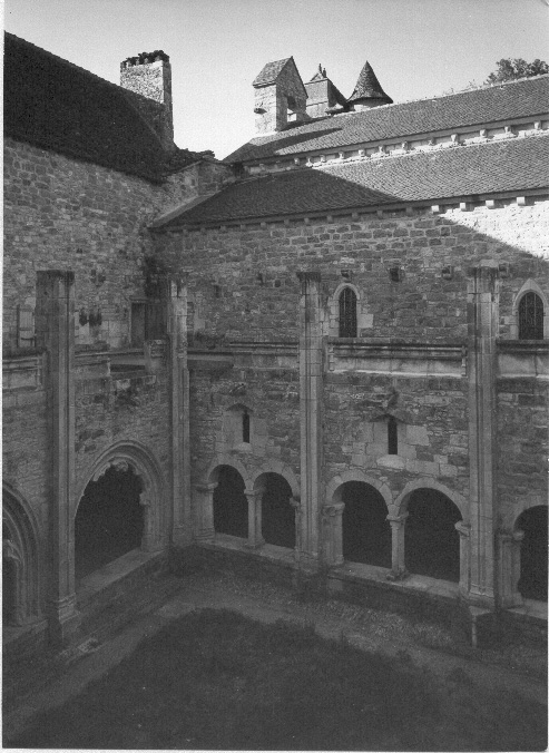 Kloosterhof en kruisgang, richting noord