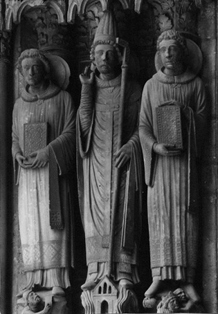Zuidfacade, linker portaal: Stephanus, Clemens en Laurentius