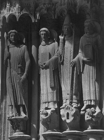 Zuidfacade, linker portaal: Theodorus, Stephanus, Clemens and Laurentius
