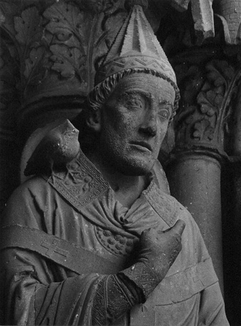 Zuid facade, rechter portaal: sint Gregorius