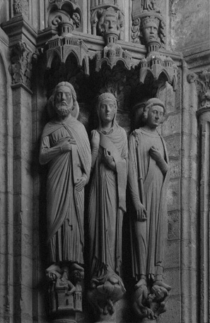 Noord facade; rechter portaal; rechter portaalwang: Joseph, Sarah en Ezechiël