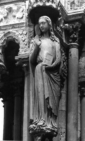 Noord facade; portiek: Heilige Modeste