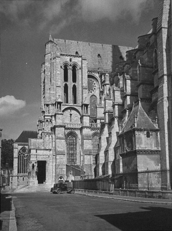 Noordtransept vanuit het westen