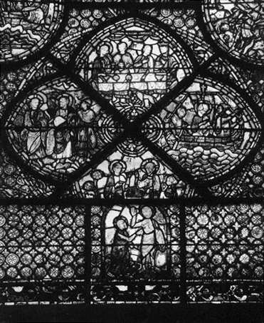 Noordzijde van kooromgang, meest westelijke koorkapel, gebrandschilderd raam, detail: geschiedenis van de heilige Thomas