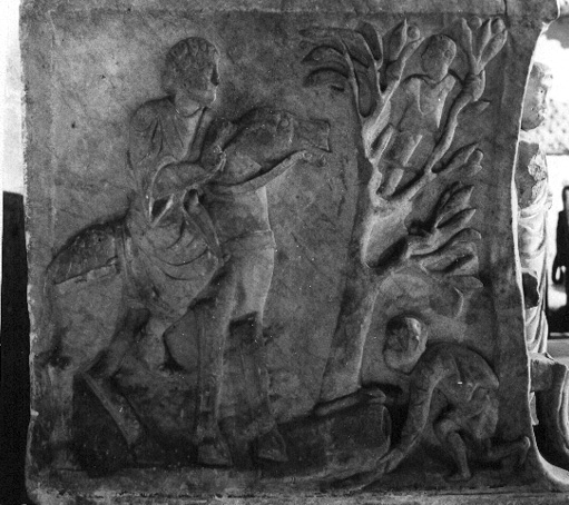 Crypte, antieke sarcofaag; intocht in Jeruzalem