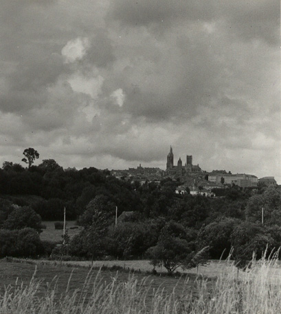 Zicht op de kathedraal en Coutances