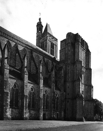 Noord zijde van de kerk gezien vanuit het noordoosten