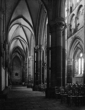 Zuidelijke zijbeuk van de kerk gezien vanuit het oosten