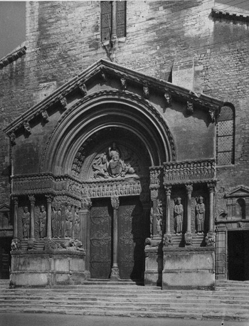 Westfacade met portaal