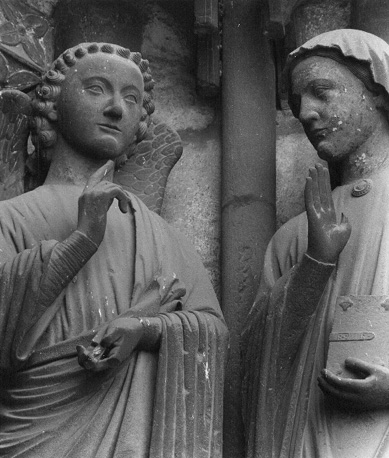 Westfacade, rechter portaal, detail beelden: de Annunciatie