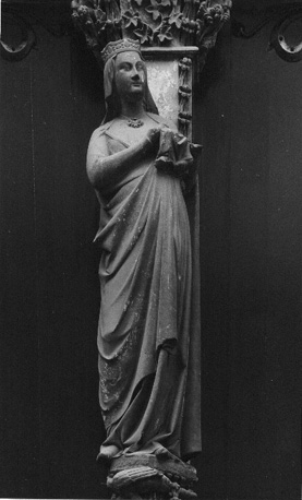 Portaal van het Noordtransept: Maria met  Christuskind