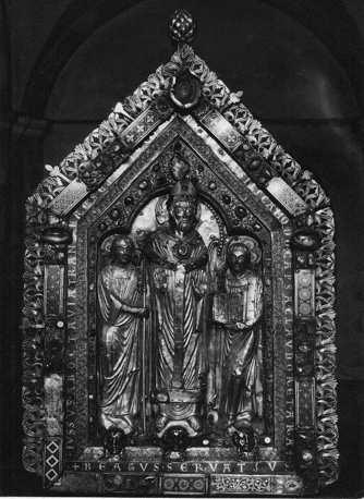 Reliekschrijn van Sint Servatius van Maastricht, met de heilige tussen twee engelen