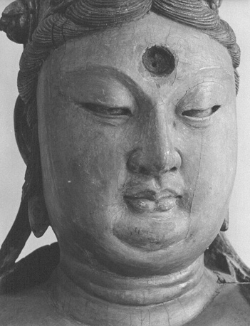 Bodhisattva Avalokiteshvara (Chinees: Guanyin), detail: kop, en face