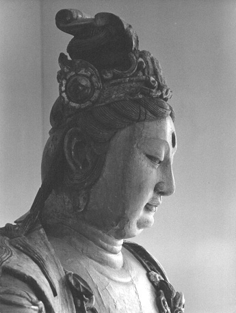 Bodhisattva Avalokiteshvara (Chinees: Guanyin), detail: kop, profiel
