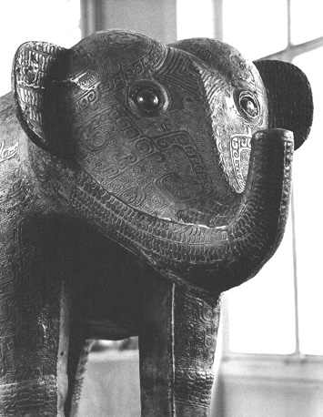 Camondo zun / staande olifant (wijnvat), detail: kop