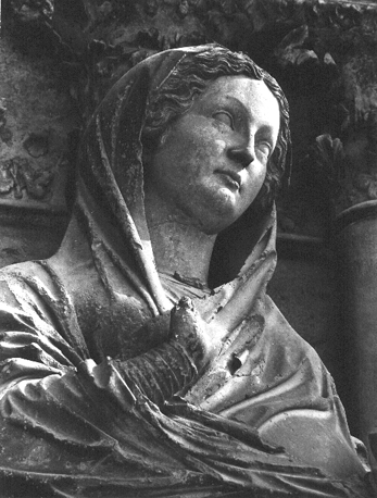 Westfacade, Visitatie, detail: hoofd van Maria