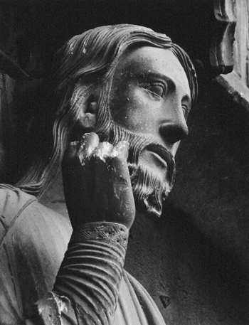 Zuiderportaal; Christus als leraar, detail: hoofd en rechterhand