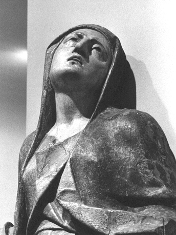 Kruisigingsgroep, detail: bovenlijf van Maria