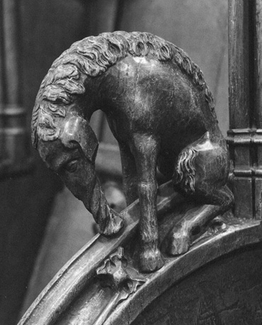 Koorbanken, detail: knop met een eenhoorn