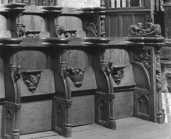 Koorbanken, detail: ornamenten van architectuurdetails, personen en dieren