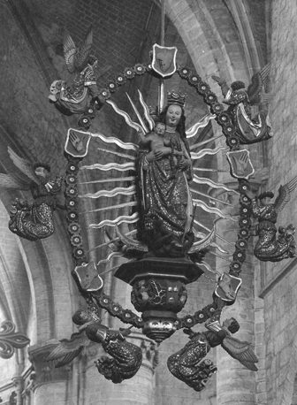 Marianum (Maria in mandorla) met de vijf wonden van Christus en zes engelen, westzijde, in middenschip