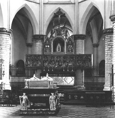 Retabel van Sint Dimpna en praalgraf van Jan III van Merode en zijn vrouw Anna van Gistel (voorgrond)