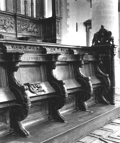 Koorbanken, detail: paarden, bladwerk, kopjes en dierenpoten