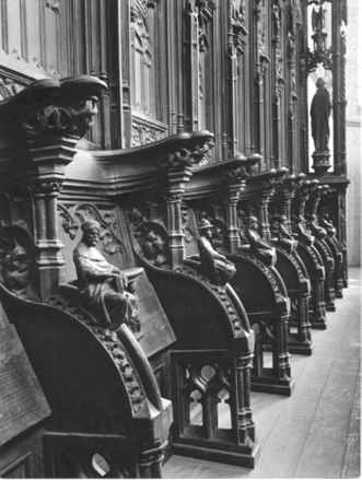 Koorbanken, detail van noordzijde: ornamenten van architectuurdetails, profeten en sibyllen